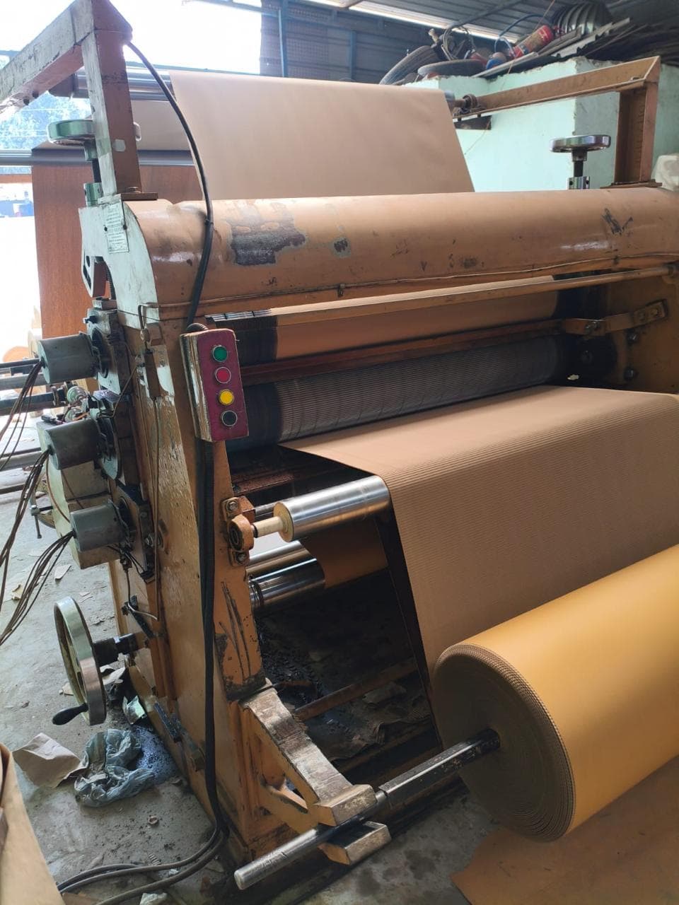 Die-Cutting & Creasing Machine